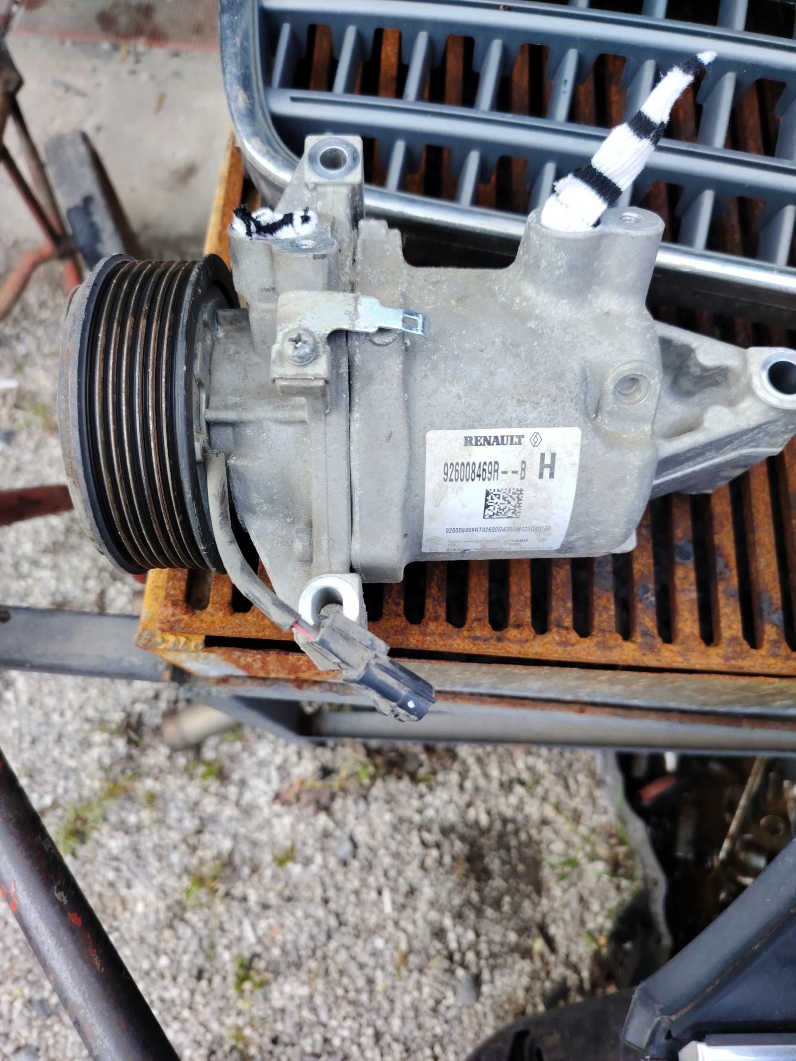 926008469R--B компресор за климатик Сандеро 1.0 24г