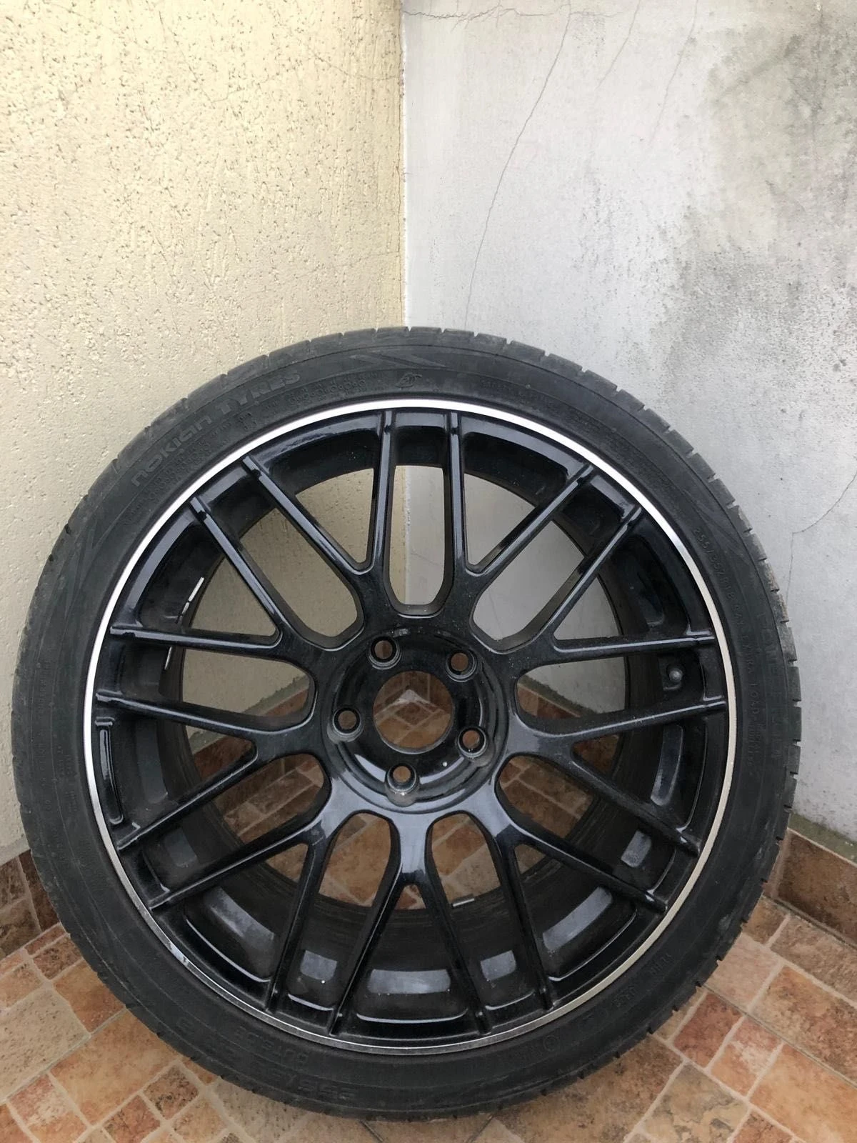 Гуми с джанти Nokian 225/40R18