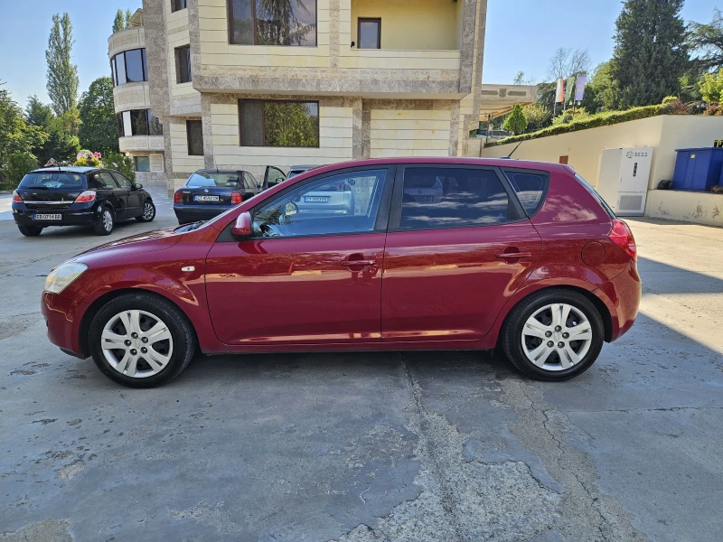 Kia Ceed 1.6 CRDi, снимка 3 - Автомобили и джипове - 47220633