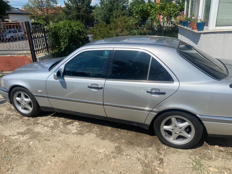 Mercedes-Benz C 200, снимка 4 - Автомобили и джипове - 52695196