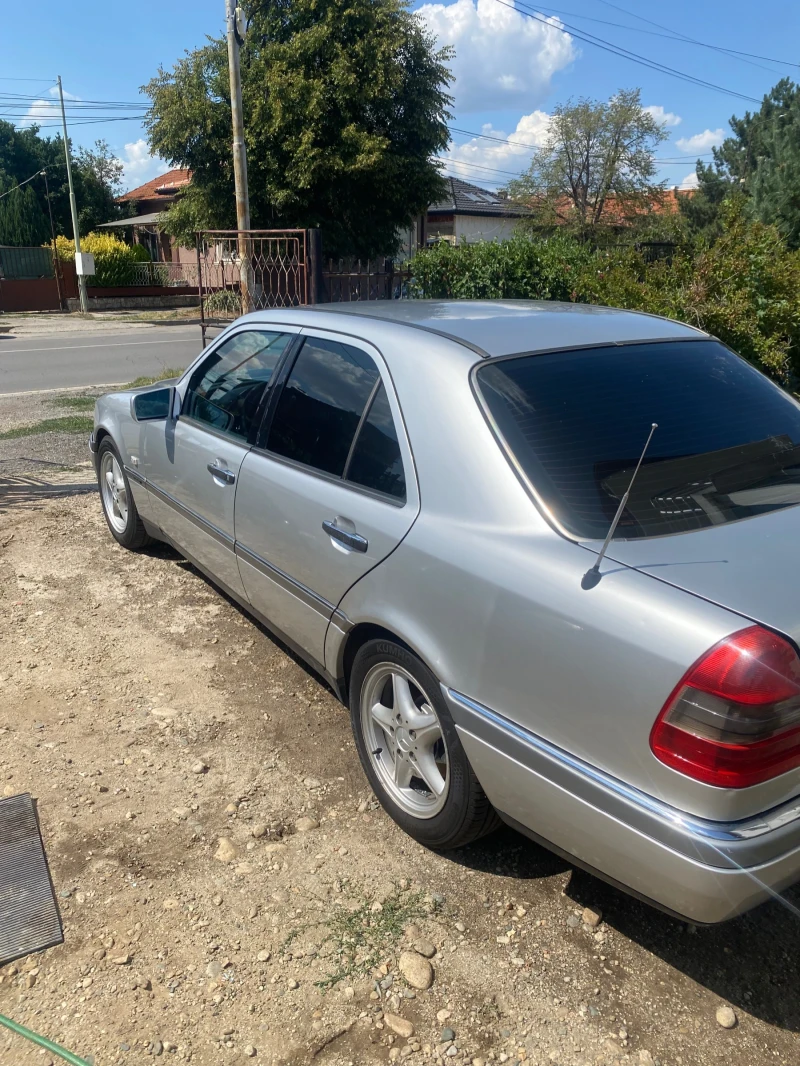 Mercedes-Benz C 200, снимка 2 - Автомобили и джипове - 52695196