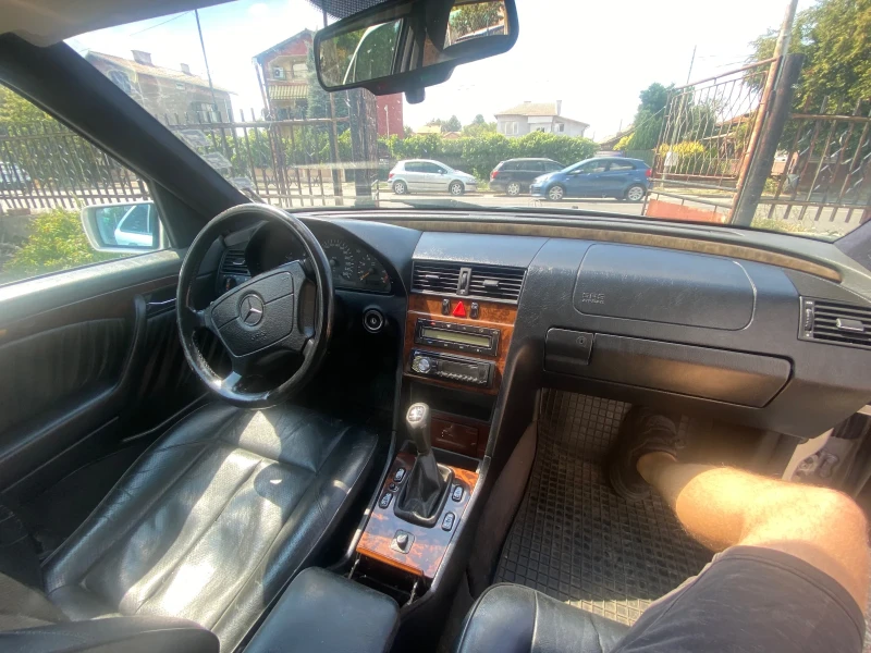 Mercedes-Benz C 200, снимка 11 - Автомобили и джипове - 52695196