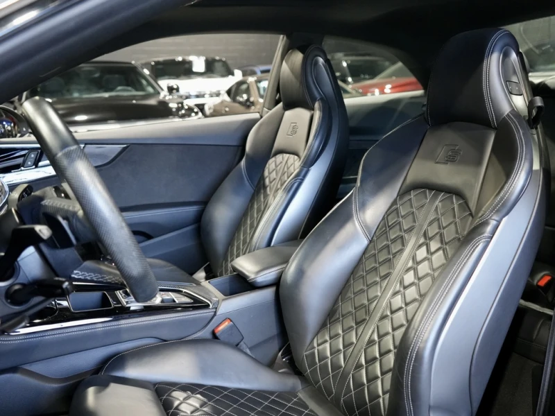 Audi S5 Technik/B&O/MASSAGE  С РЕГИСТРАЦИЯ & АВТО КРЕДИТ, снимка 13 - Автомобили и джипове - 53258352