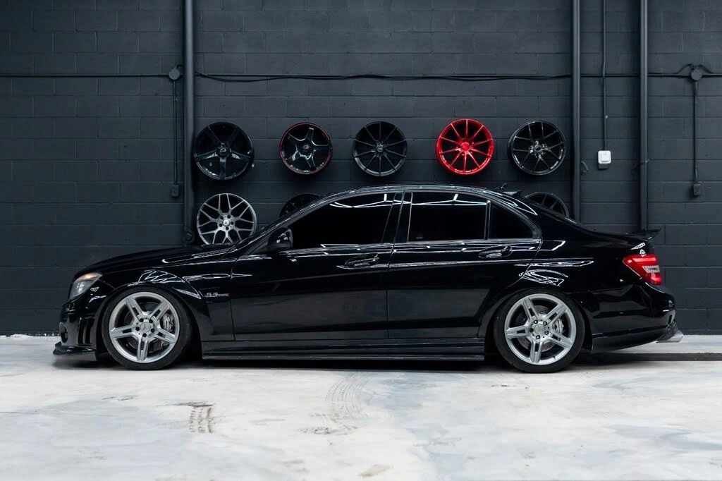 Mercedes-Benz C 63 AMG * АВТО КРЕДИТ* ЦЕНА ДО БГ * СЕРВИЗНА ИСТОРИЯ *  - изображение 4