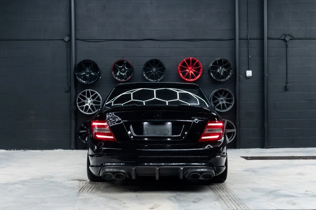 Mercedes-Benz C 63 AMG * АВТО КРЕДИТ* ЦЕНА ДО БГ * СЕРВИЗНА ИСТОРИЯ *  - изображение 6