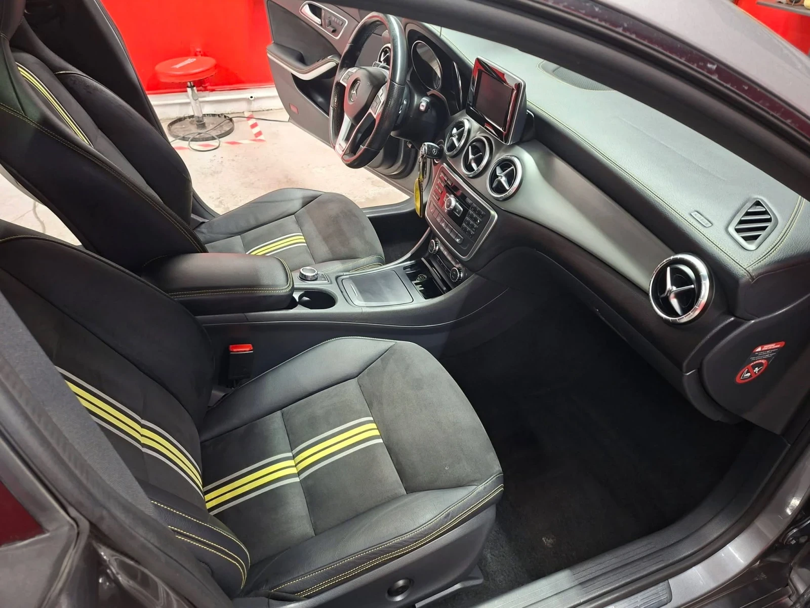 Mercedes-Benz CLA 250 Amg Edition 1, снимка 12 - Автомобили и джипове - 53968756