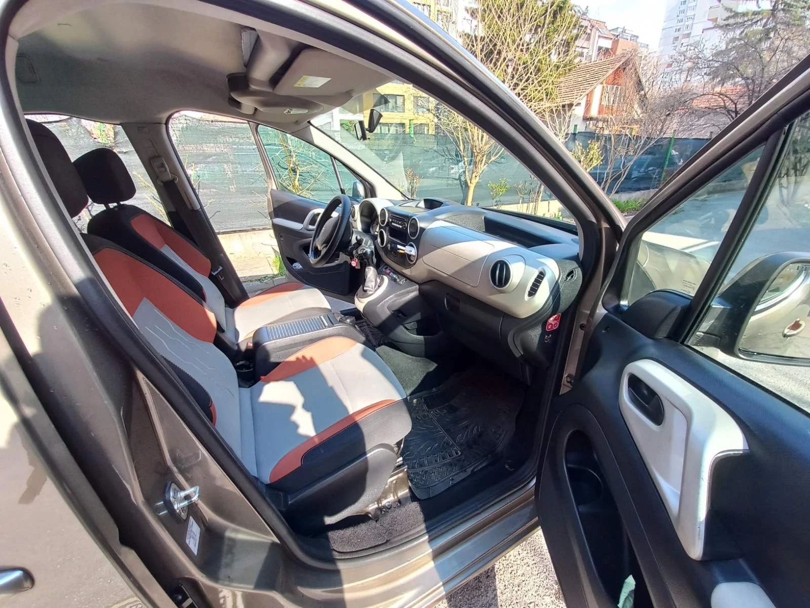 Peugeot Partner Tepee, снимка 8 - Автомобили и джипове - 53927791