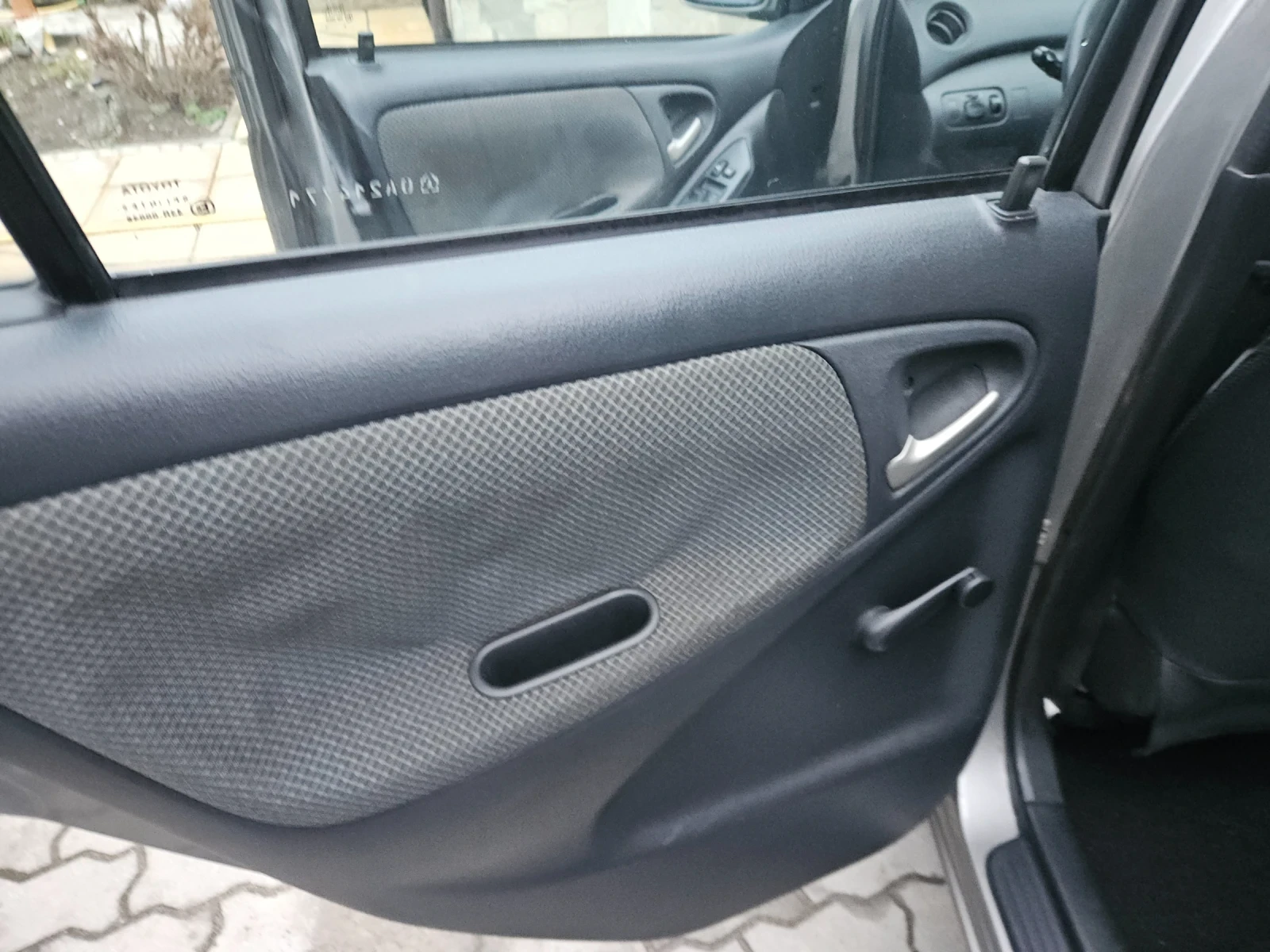 Toyota Yaris 1.3 benzin, clima, снимка 7 - Автомобили и джипове - 54059615