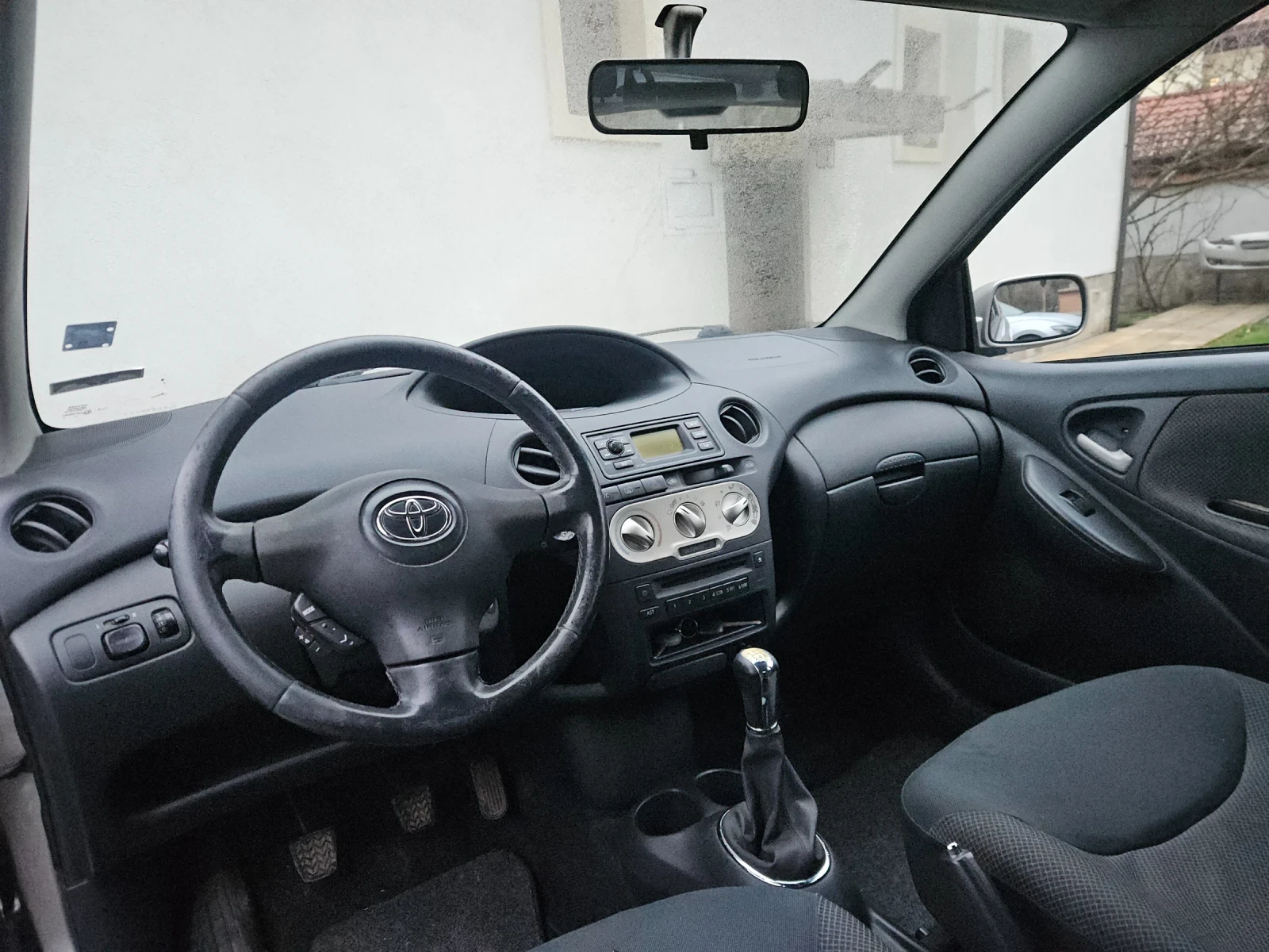 Toyota Yaris 1.3 benzin, clima, снимка 6 - Автомобили и джипове - 54059615
