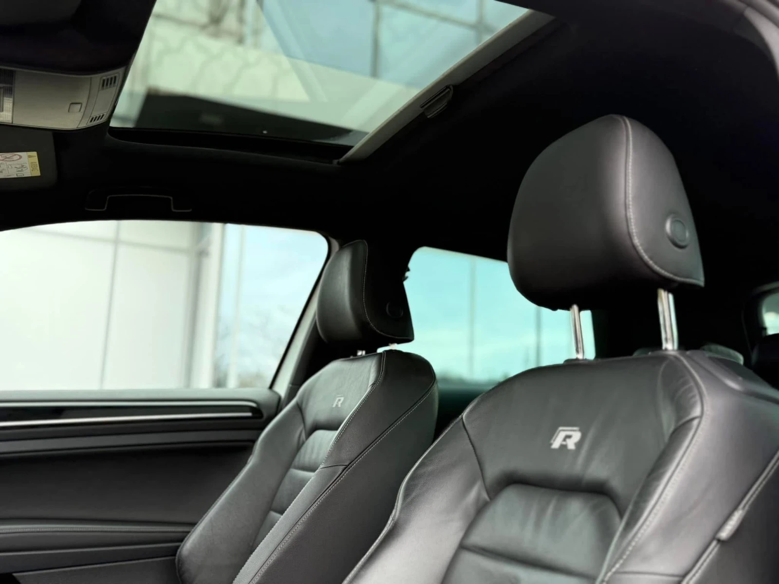 VW Golf 7 R / 300 hp / Manual / SWISS / Full History / Гар, снимка 9 - Автомобили и джипове - 54298243