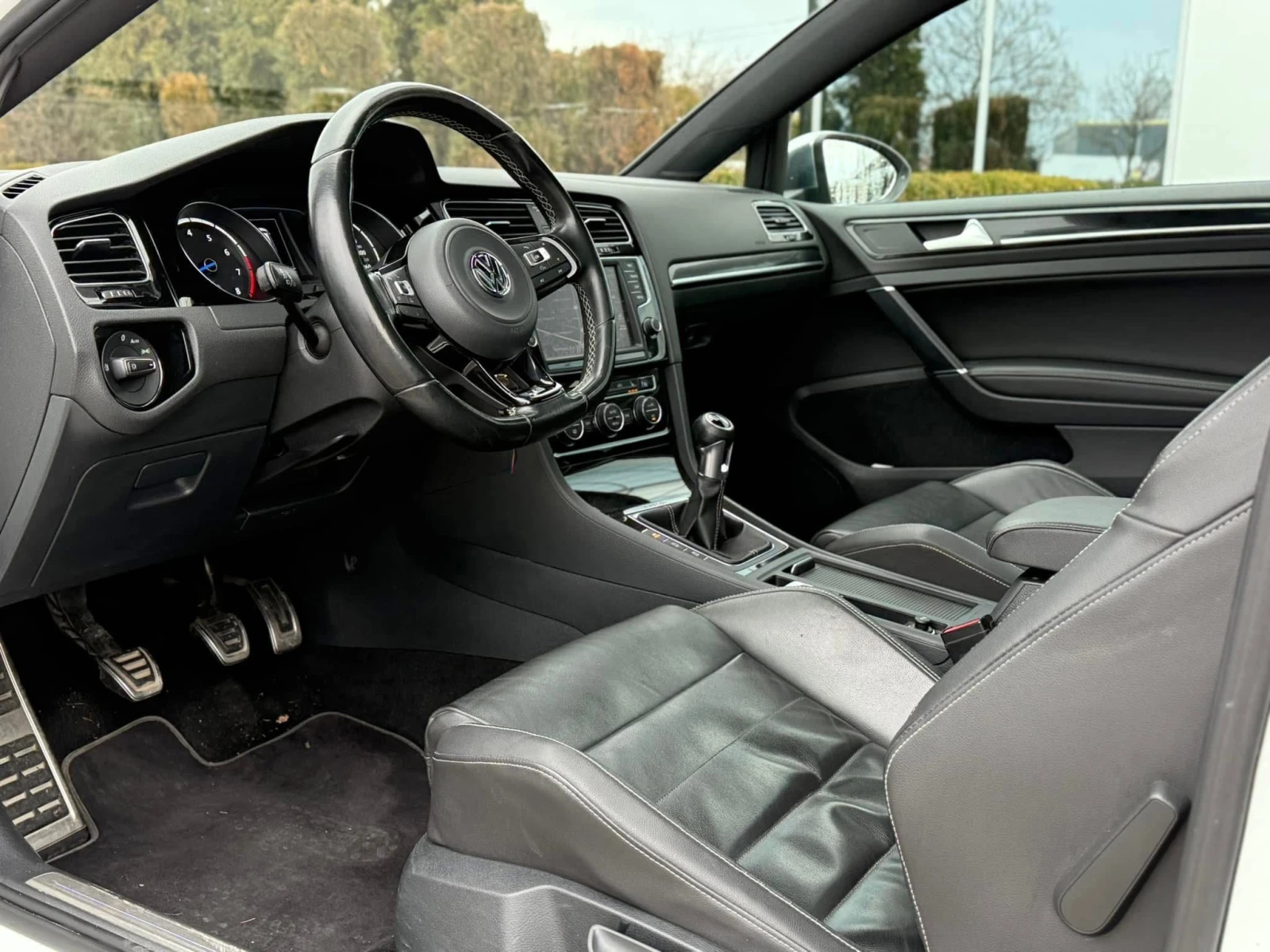 VW Golf 7 R / 300 hp / Manual / SWISS / Full History / Гар, снимка 6 - Автомобили и джипове - 54298243