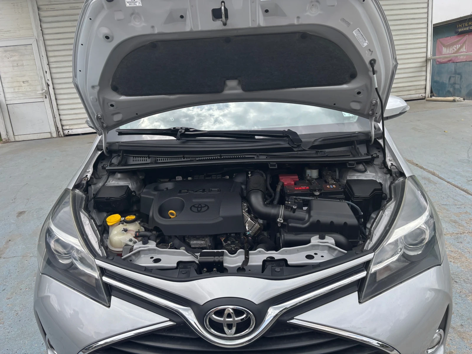 Toyota Yaris Лек автомобил, снимка 8 - Автомобили и джипове - 55397864