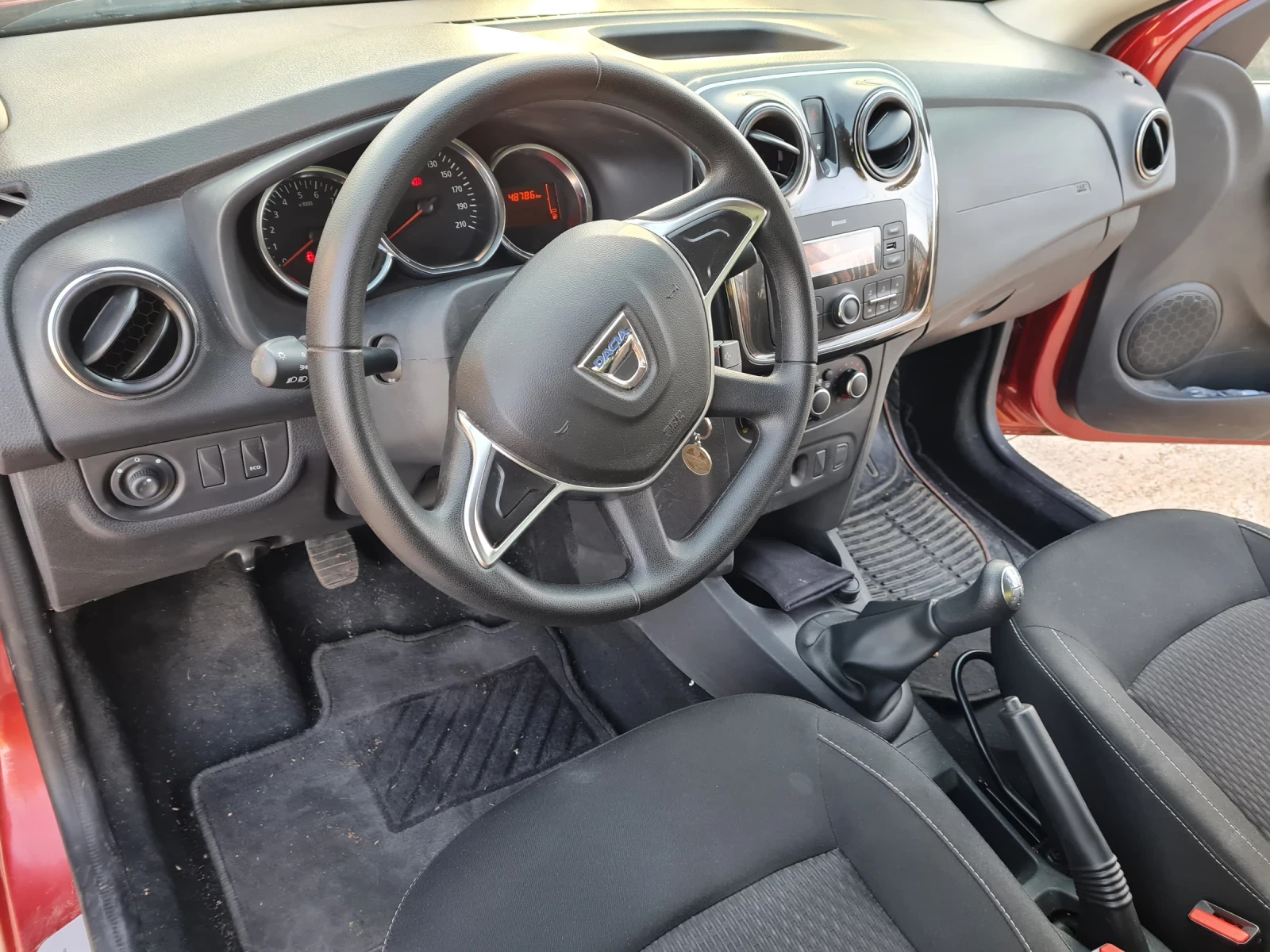 Dacia Logan, снимка 9 - Автомобили и джипове - 55878670