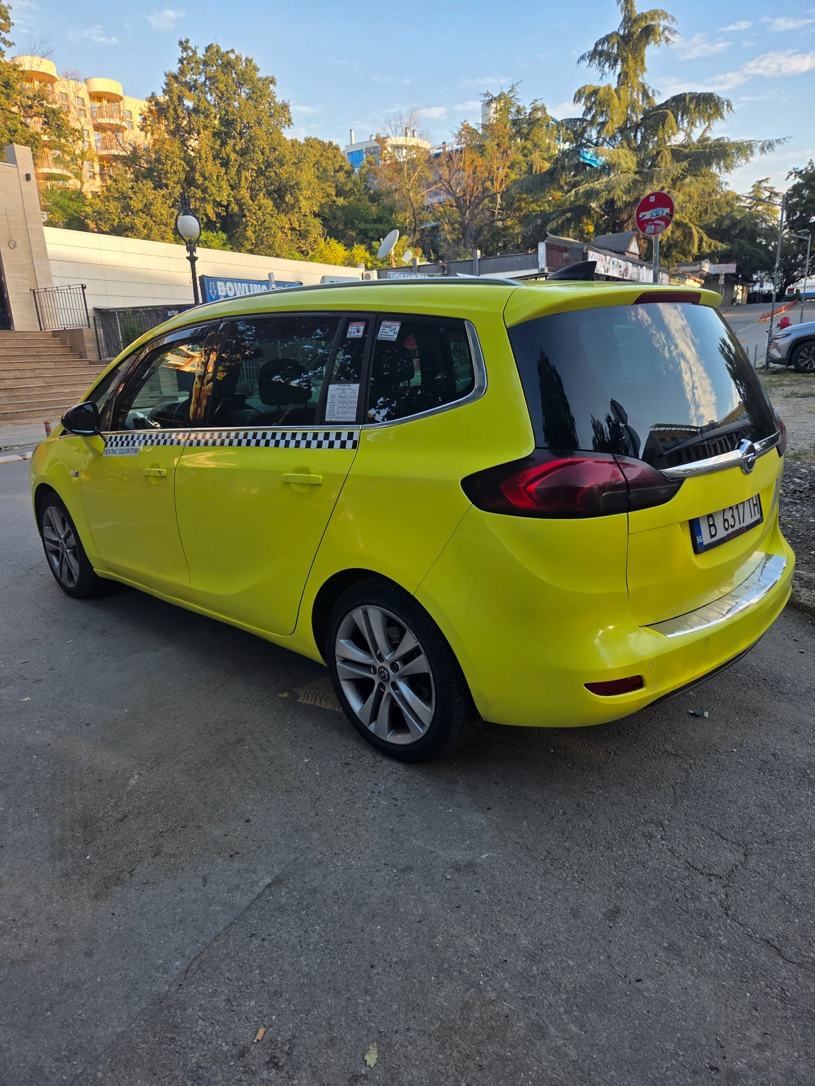 Opel Zafira 1.6 CDTI, снимка 3 - Автомобили и джипове - 56090343