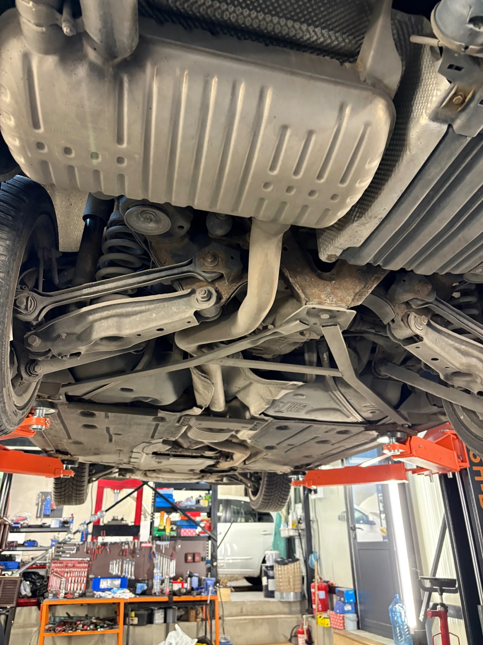 BMW 330, снимка 15 - Автомобили и джипове - 56629837
