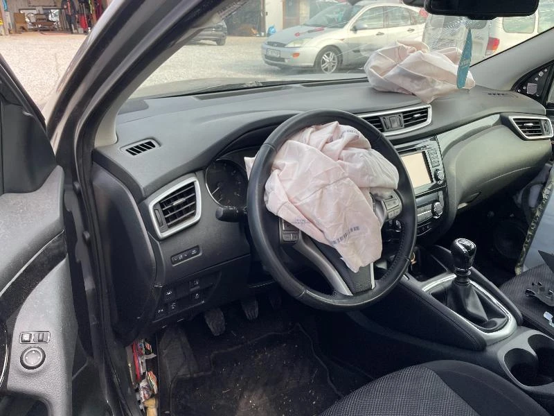 Nissan Qashqai 1.2 DIG-T, снимка 5 - Автомобили и джипове - 36276292