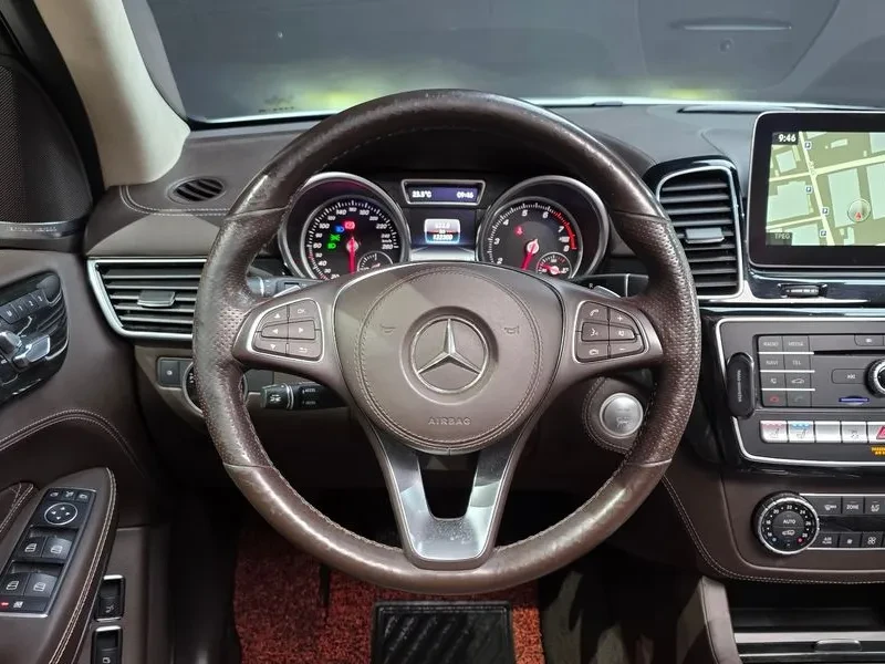 Mercedes-Benz GLS 500 4MATIC, снимка 14 - Автомобили и джипове - 55739956