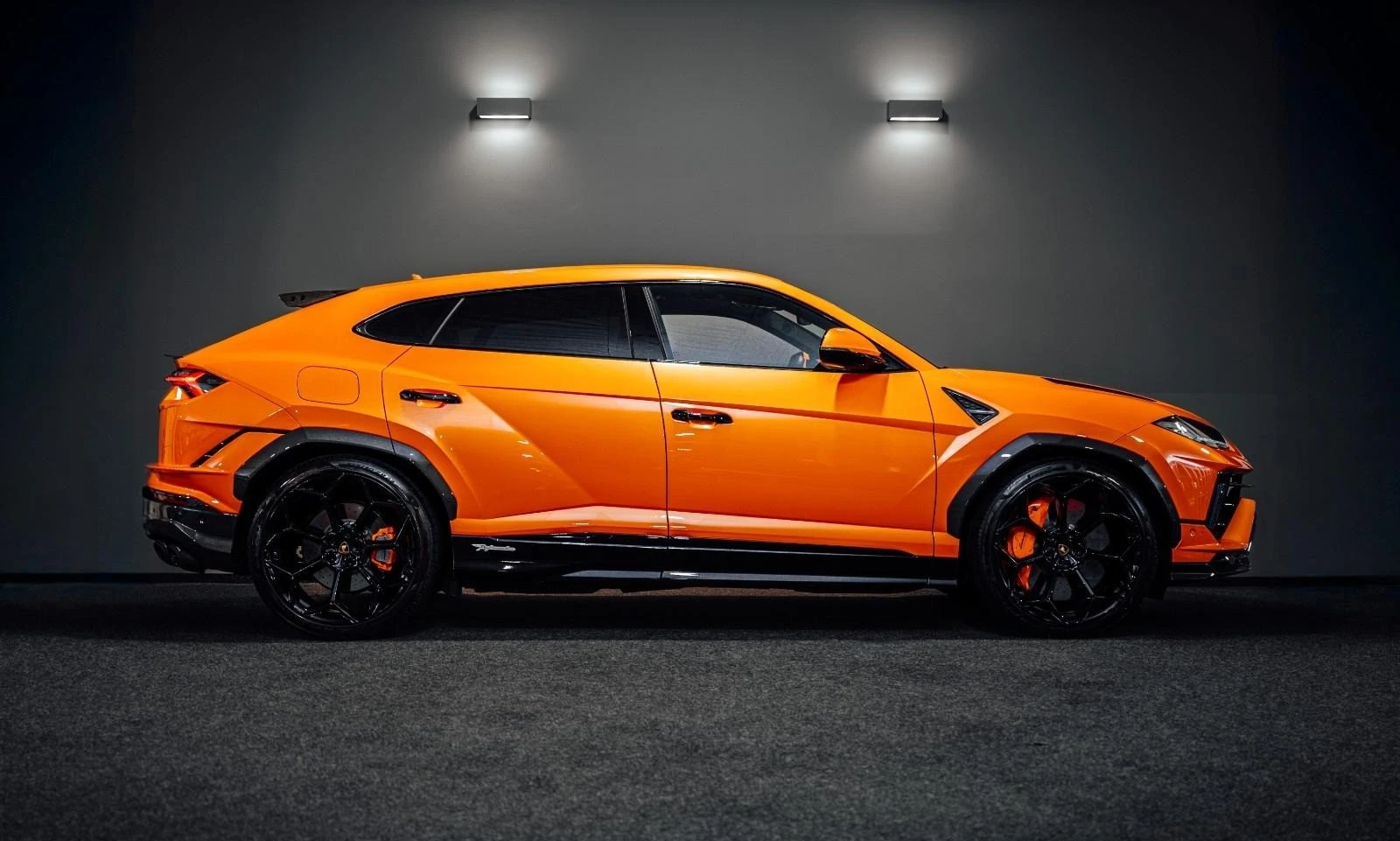 Lamborghini Urus PERFORMANTE/CERAMIC/CARBON/B&O/AKRAPOVIC/PANO/ - изображение 8
