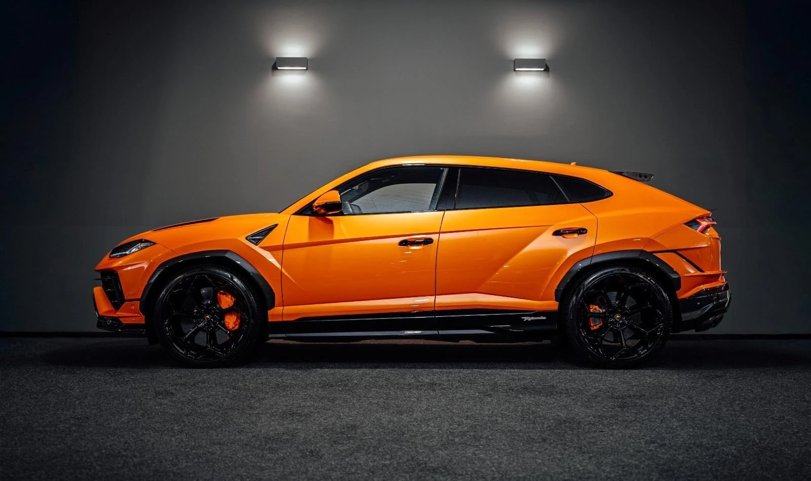 Lamborghini Urus PERFORMANTE/CERAMIC/CARBON/B&O/AKRAPOVIC/PANO/ - изображение 4