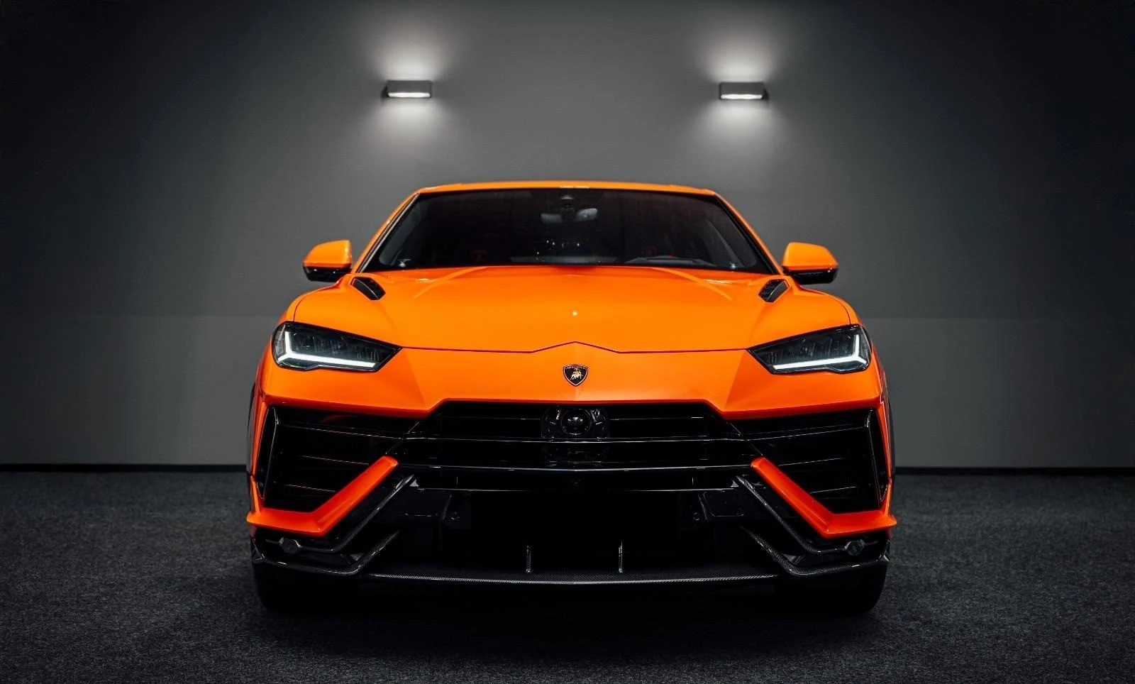 Lamborghini Urus PERFORMANTE/CERAMIC/CARBON/B&O/AKRAPOVIC/PANO/ - изображение 2