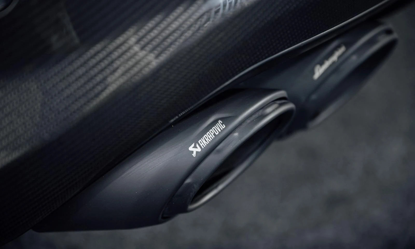 Lamborghini Urus PERFORMANTE/CERAMIC/CARBON/B&O/AKRAPOVIC/PANO/ - изображение 10