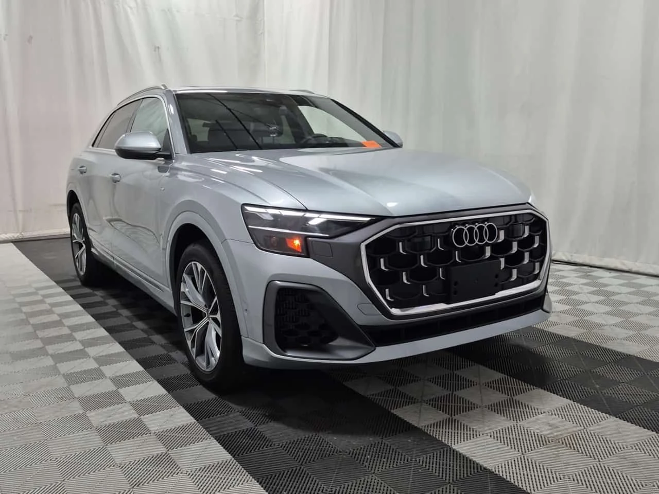 Audi Q8 PROGRESSIV| ОБДУХВАНЕ| PANO| HUD| 360| AMBIENT, снимка 2 - Автомобили и джипове - 54452752