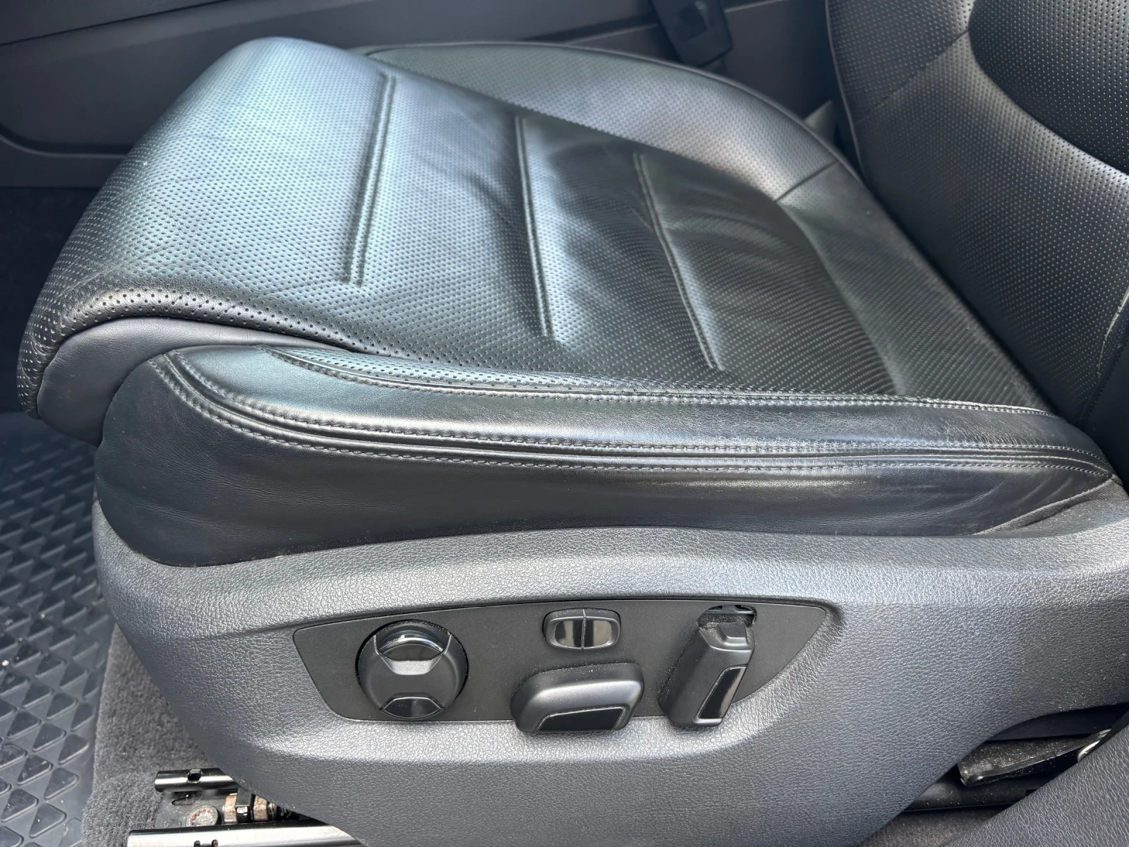 VW Touareg 3.0 V6 TDI, снимка 10 - Автомобили и джипове - 55606154