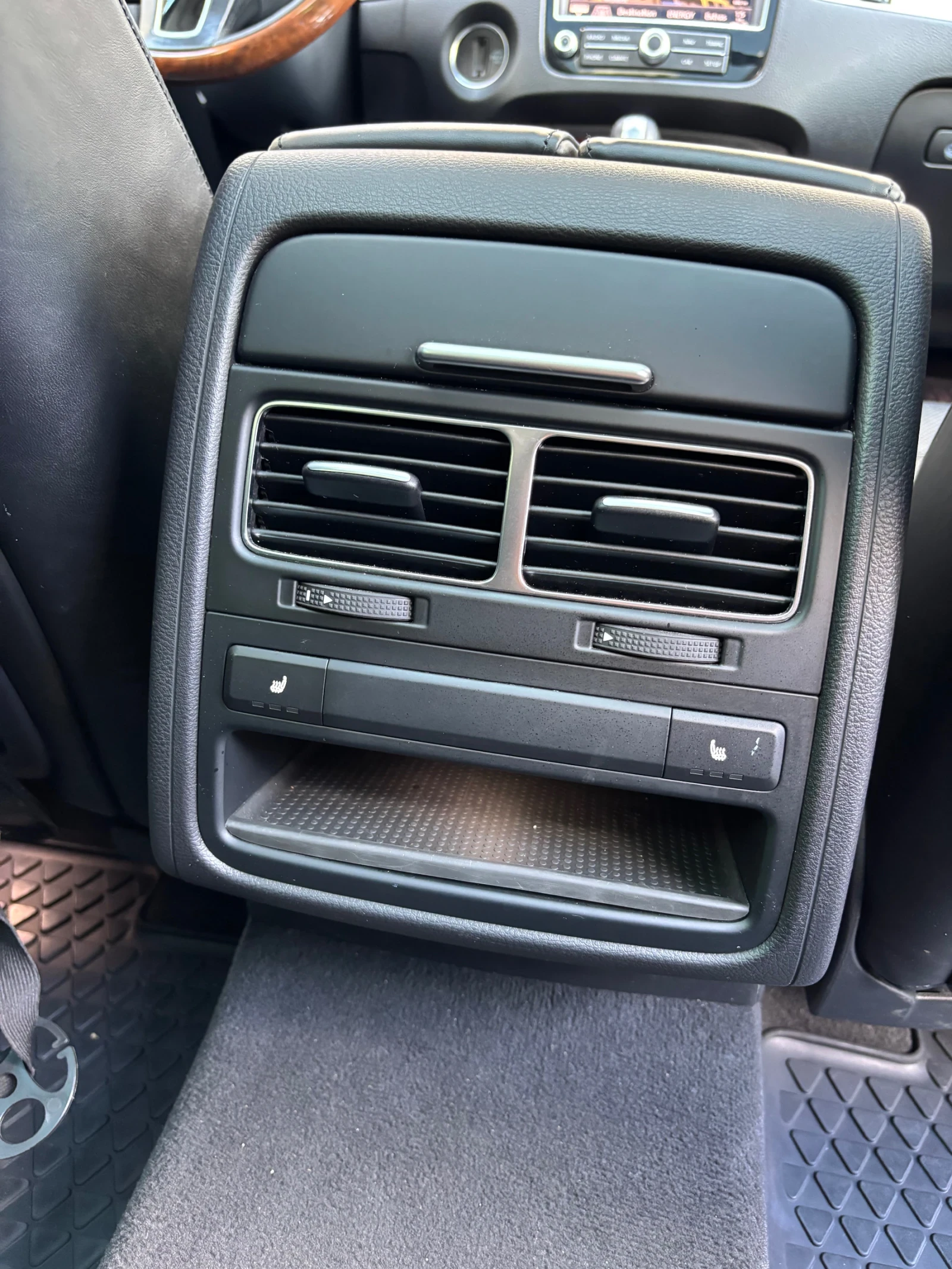 VW Touareg 3.0 V6 TDI, снимка 6 - Автомобили и джипове - 55606154
