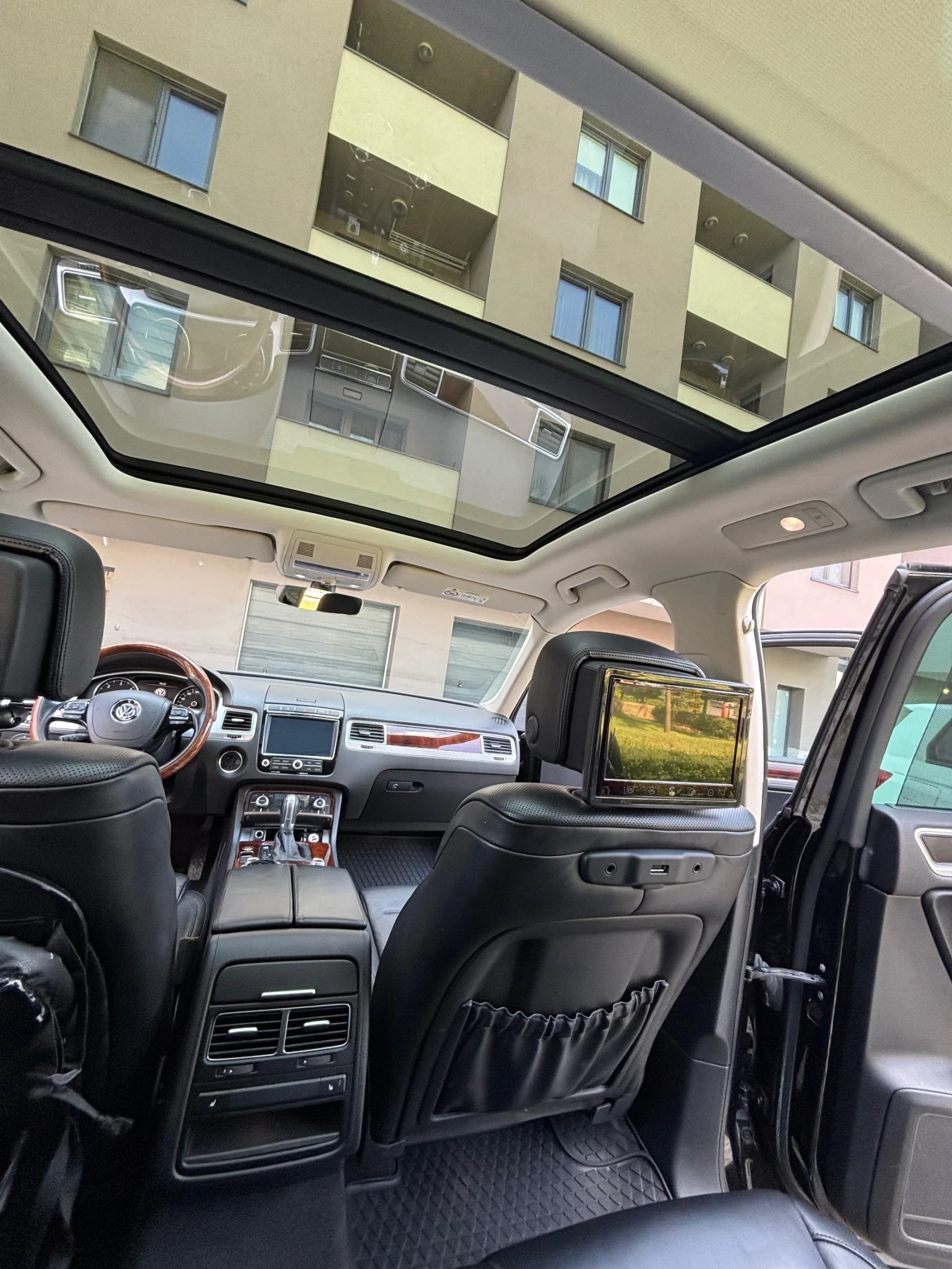 VW Touareg 3.0 V6 TDI, снимка 15 - Автомобили и джипове - 55606154