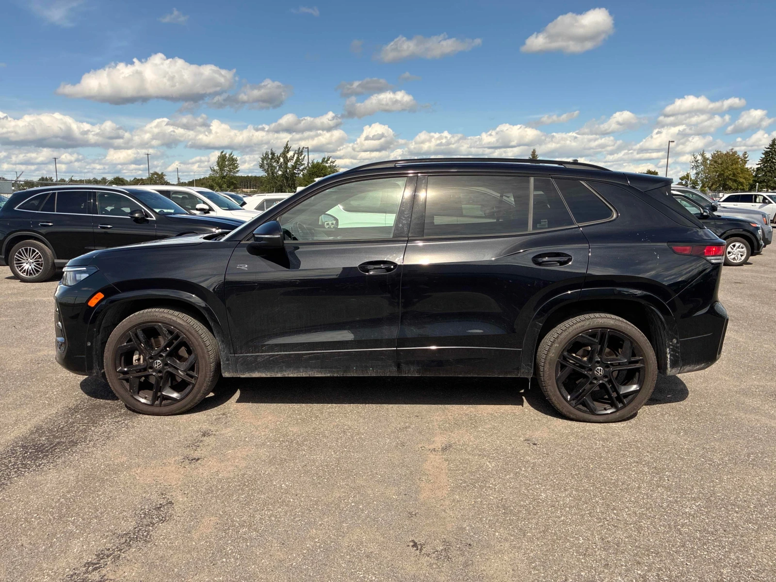 VW Tiguan  Comfortline R Line Black Edition * CARFAX * , снимка 15 - Автомобили и джипове - 56028694
