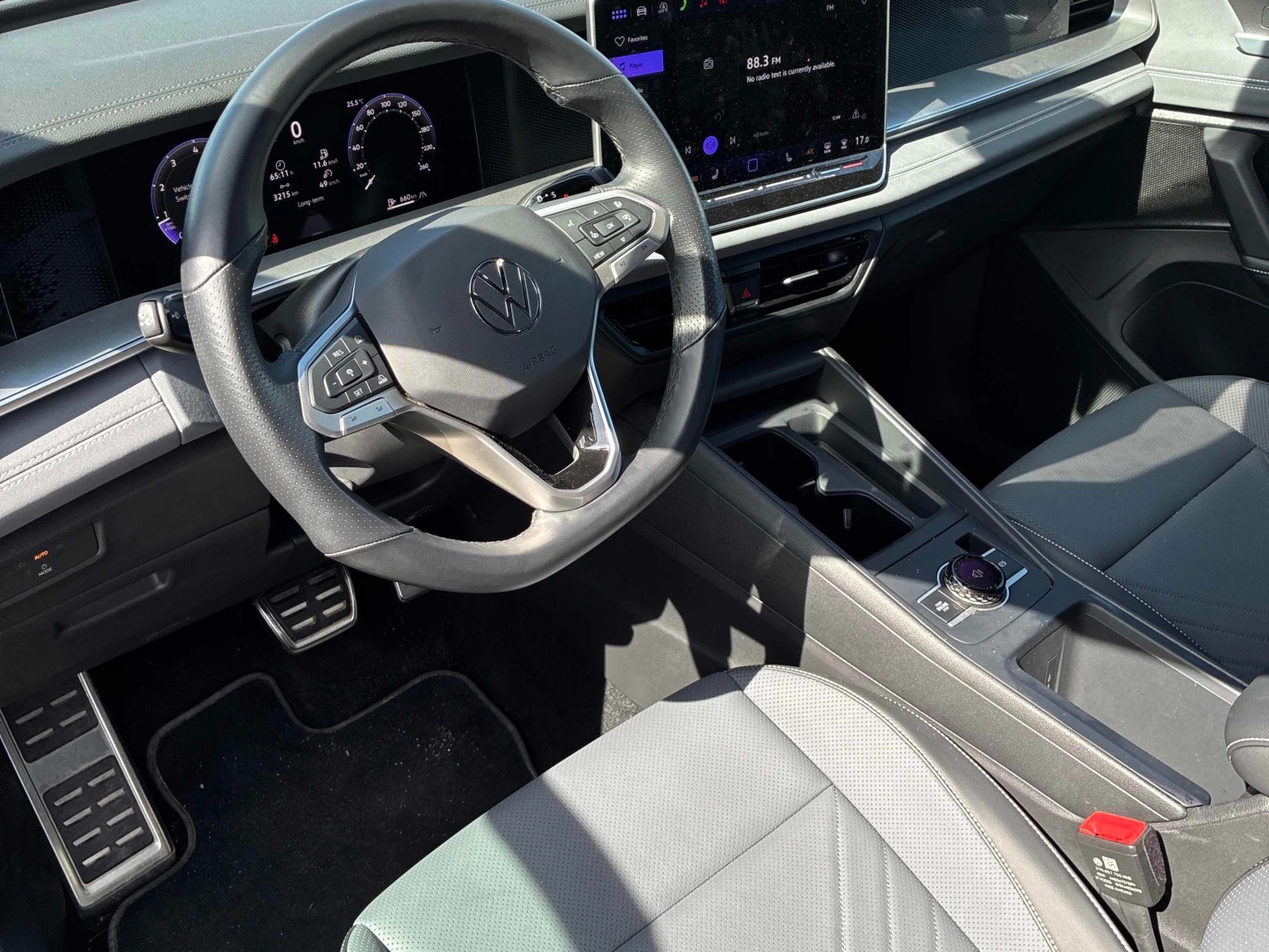 VW Tiguan  Comfortline R Line Black Edition * CARFAX * , снимка 5 - Автомобили и джипове - 56028694
