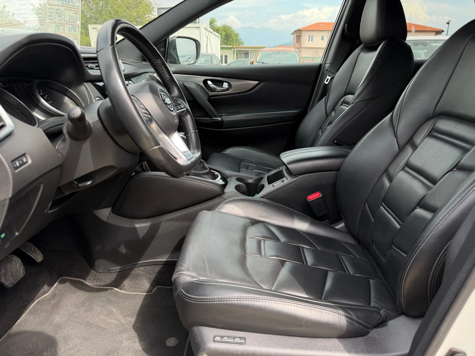 Nissan Qashqai 1, 2 Tekna+ , снимка 5 - Автомобили и джипове - 56042866