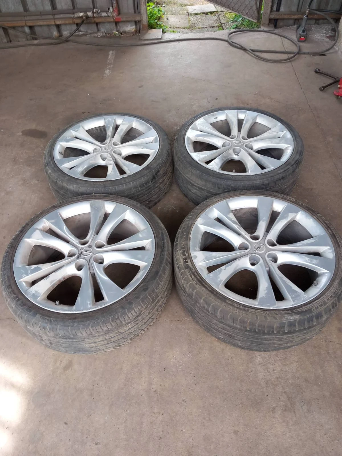 Гуми с джанти Други 245/35R20
