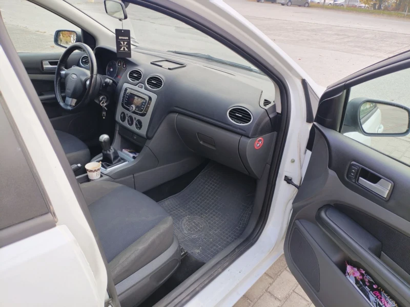 Ford Focus 1.6 Tdci, снимка 10 - Автомобили и джипове - 47913957