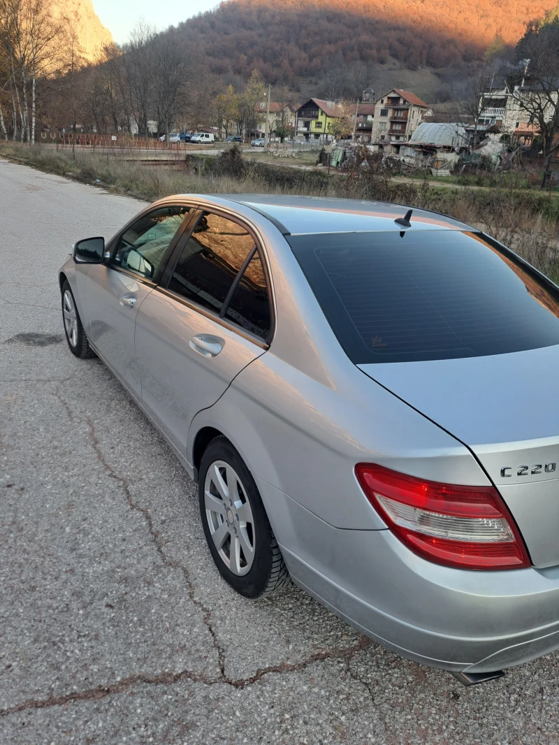 Mercedes-Benz C 220, снимка 7 - Автомобили и джипове - 48103417