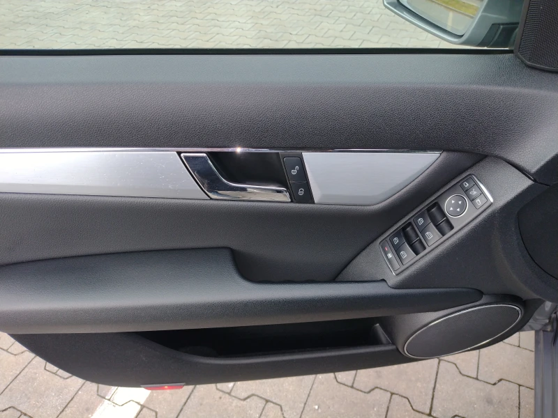 Mercedes-Benz C 200 2.2 CDI* Avangarde* Aвт* Кожа* , снимка 15 - Автомобили и джипове - 50292403