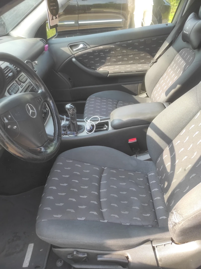 Mercedes-Benz C 220, снимка 6 - Автомобили и джипове - 52935478