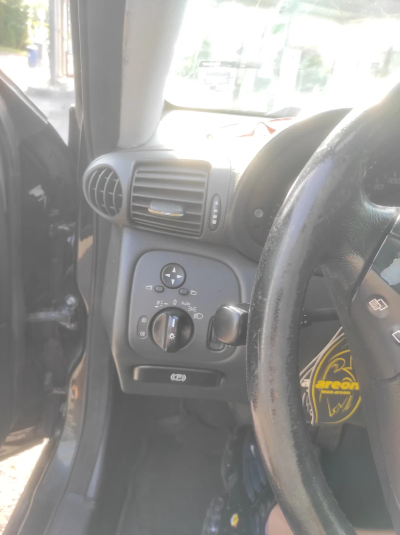 Mercedes-Benz C 220, снимка 8 - Автомобили и джипове - 52935478