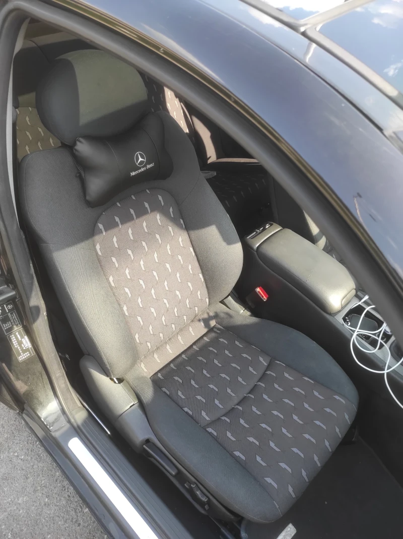Mercedes-Benz C 220, снимка 12 - Автомобили и джипове - 52935478