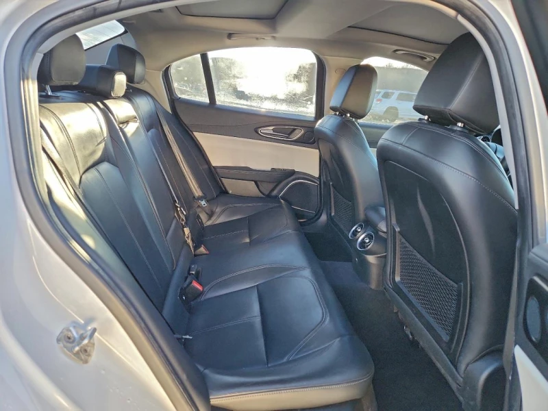 Alfa Romeo Giulia Q4* AWD* ПОДГРЕВ* PANO* KAMERA, снимка 10 - Автомобили и джипове - 53173380