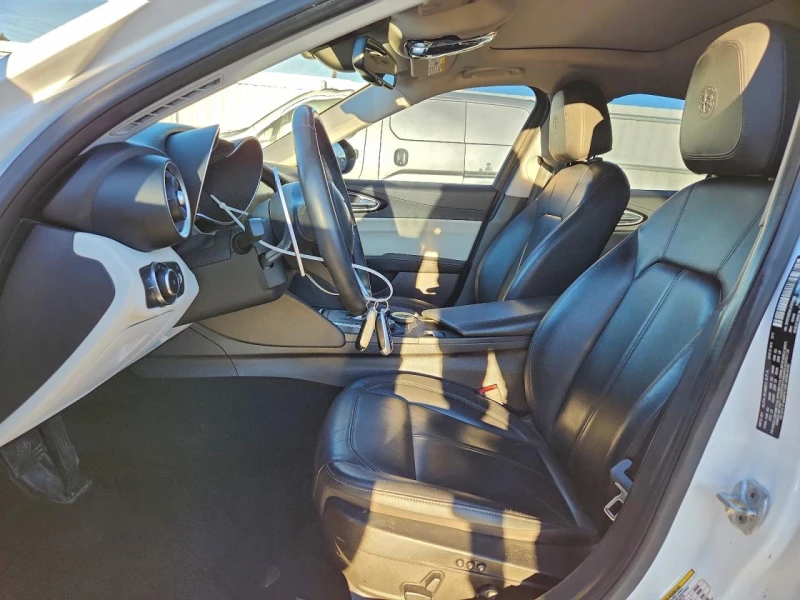 Alfa Romeo Giulia Q4* AWD* ПОДГРЕВ* PANO* KAMERA, снимка 7 - Автомобили и джипове - 53173380