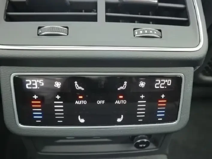 Audi Rs6 Avant Quattro = Black Optic Plus = Гаранция, снимка 14 - Автомобили и джипове - 55475945
