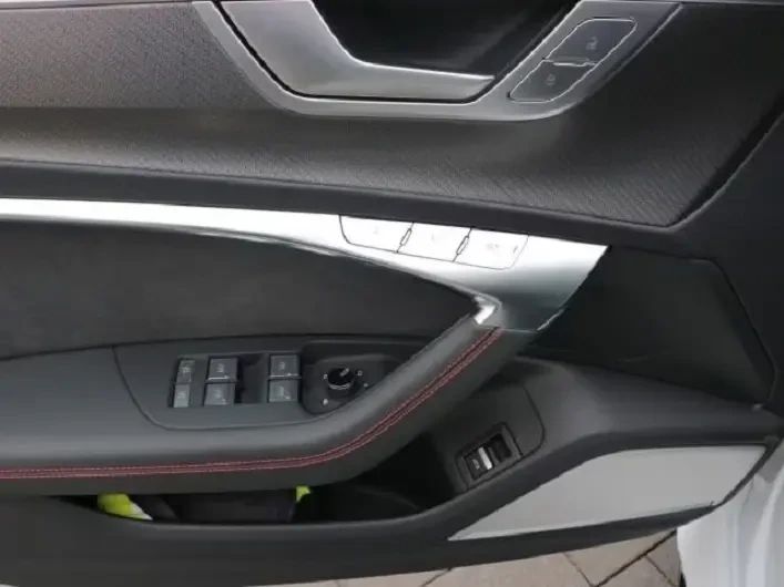 Audi Rs6 Avant Quattro = Black Optic Plus = Гаранция, снимка 7 - Автомобили и джипове - 55475945