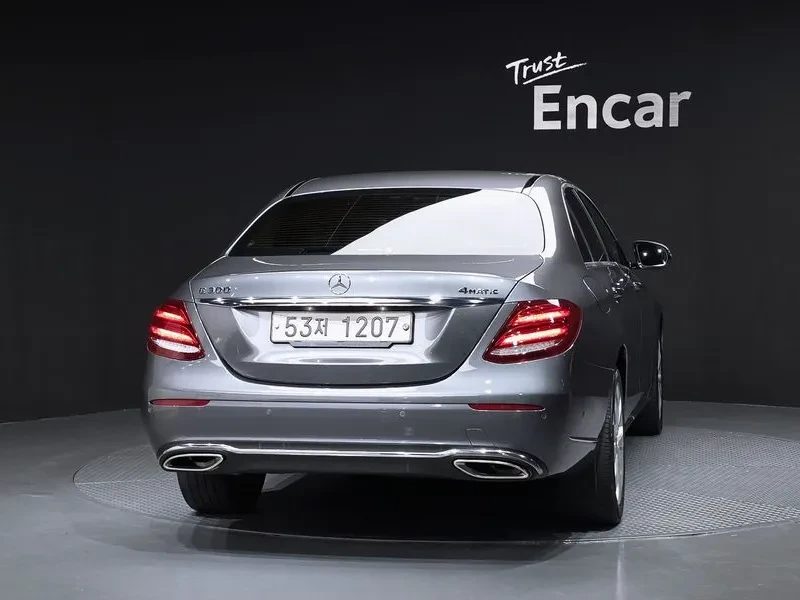 Mercedes-Benz E 300 4Matic Exclusive, снимка 4 - Автомобили и джипове - 55919828