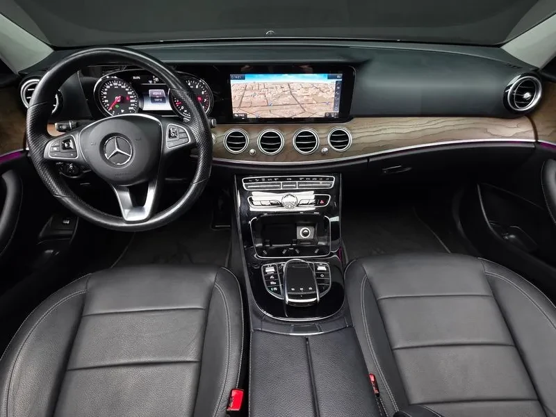 Mercedes-Benz E 300 4Matic Exclusive, снимка 7 - Автомобили и джипове - 55919828