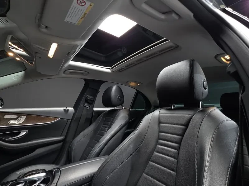 Mercedes-Benz E 300 4Matic Exclusive, снимка 16 - Автомобили и джипове - 55919828