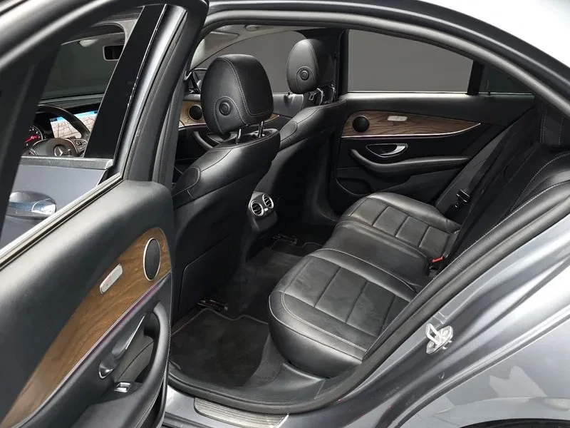 Mercedes-Benz E 300 4Matic Exclusive, снимка 12 - Автомобили и джипове - 55919828