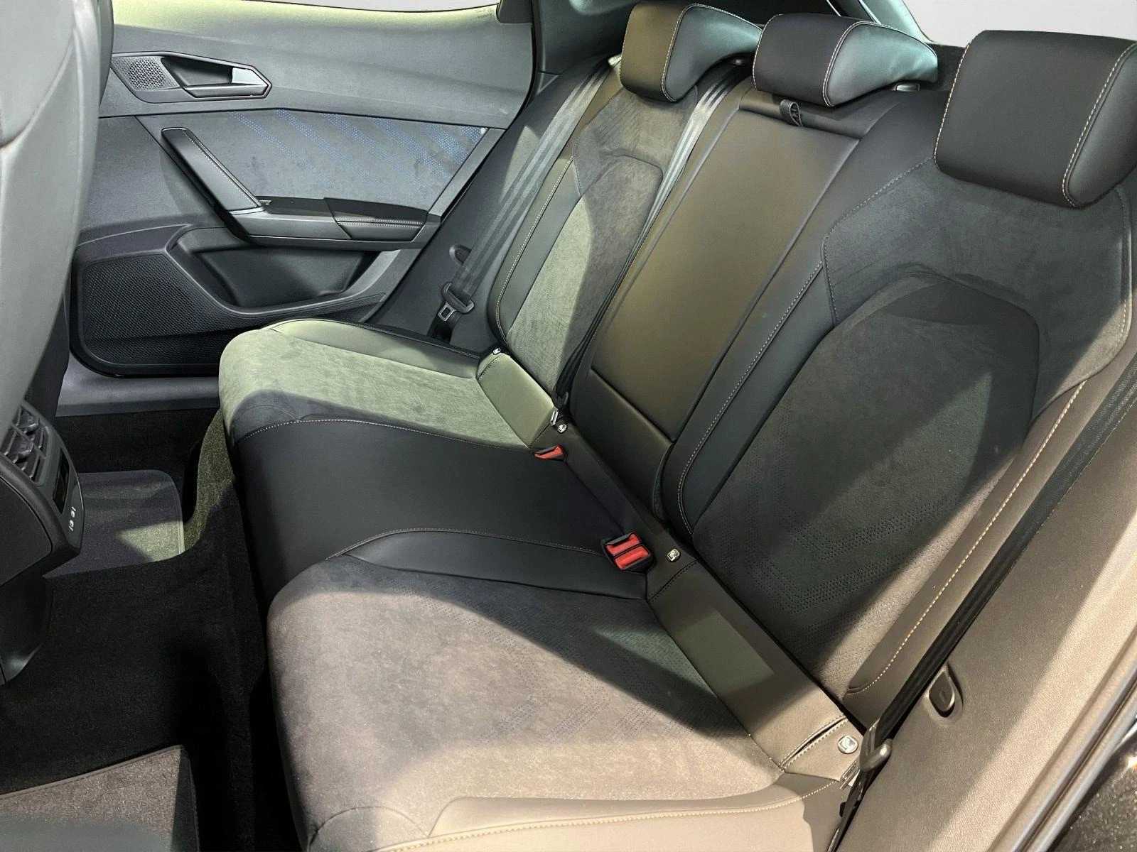 Cupra Formentor VZ* ABT* 400HP* DISTR* 360CAM* KEYLESS* LED | Mobile.bg   12