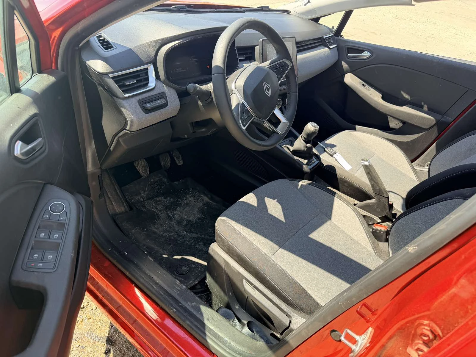 Renault Clio 1.0 TCe, снимка 10 - Автомобили и джипове - 55093946
