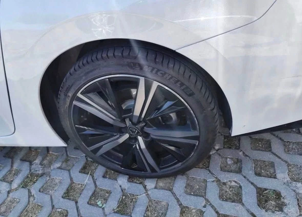 Peugeot 308 1.6Plug-in Hybrid 225ks.GT-Line e- EAT8, снимка 9 - Автомобили и джипове - 55217769